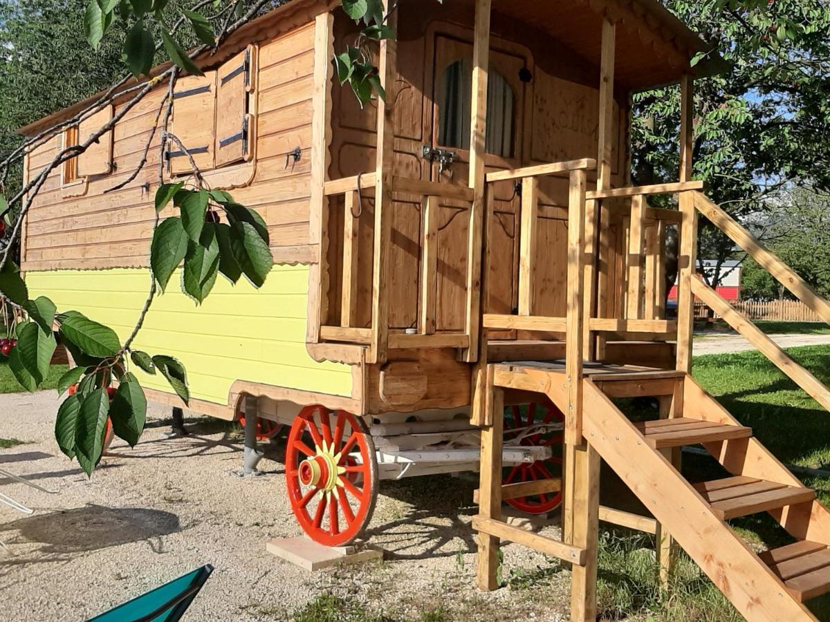 Roulottes Au Pied Du Vercors Сан-Жан-ан-Ройан Екстериор снимка