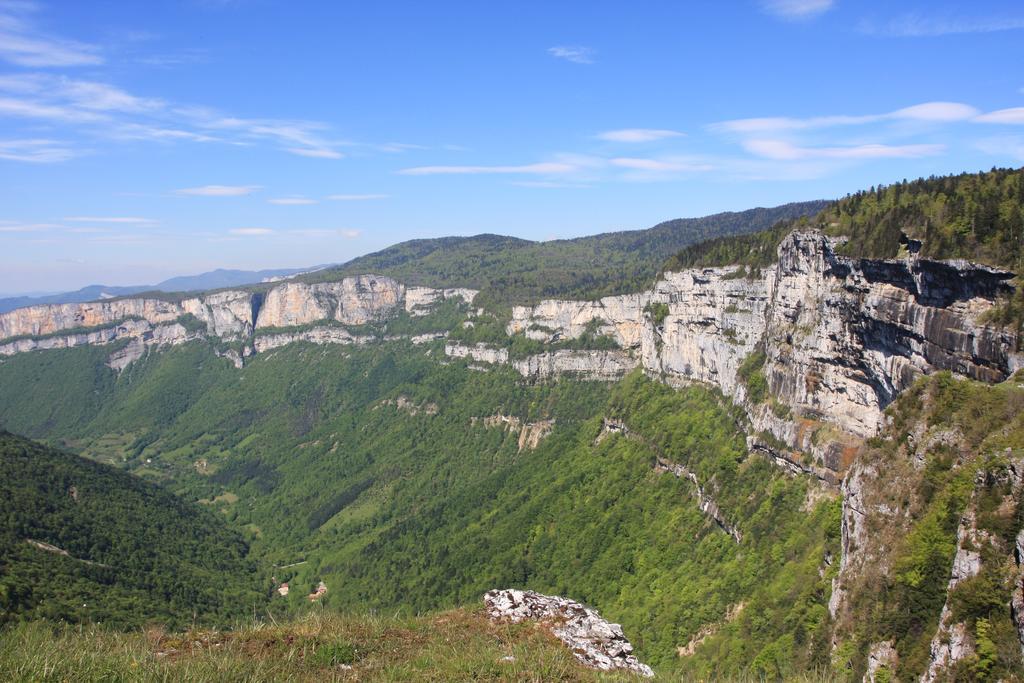 Roulottes Au Pied Du Vercors Сан-Жан-ан-Ройан Екстериор снимка