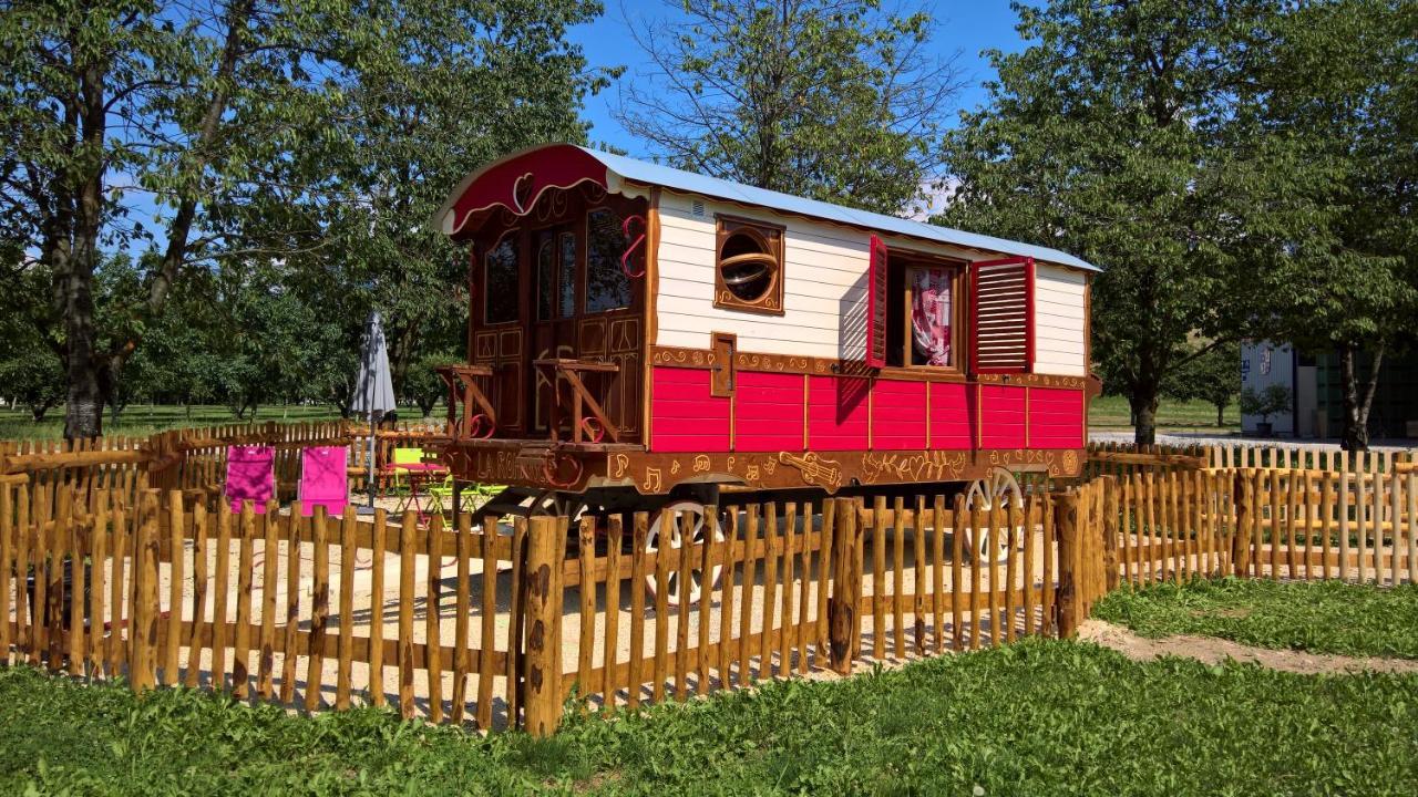 Roulottes Au Pied Du Vercors Сан-Жан-ан-Ройан Екстериор снимка